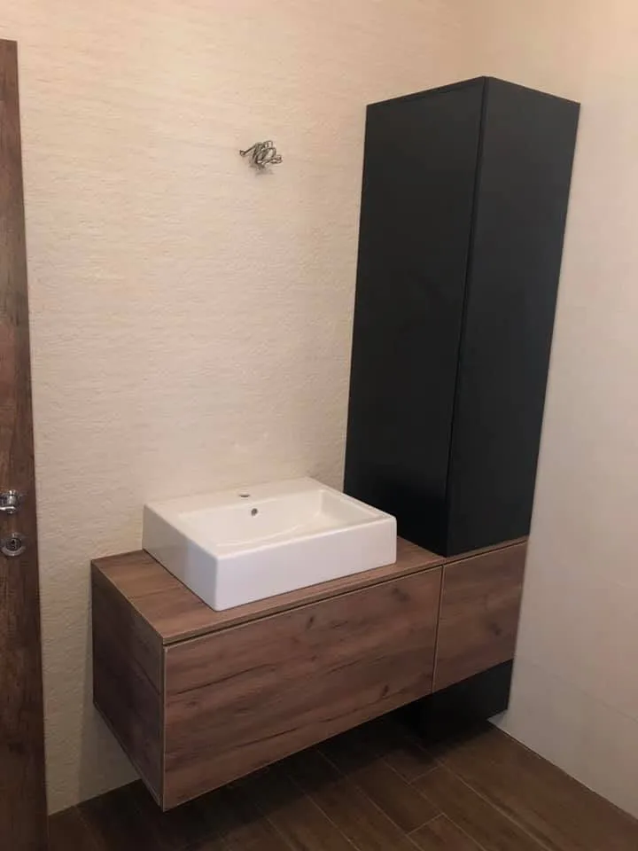 Lavabo na visećem elementu u orahu