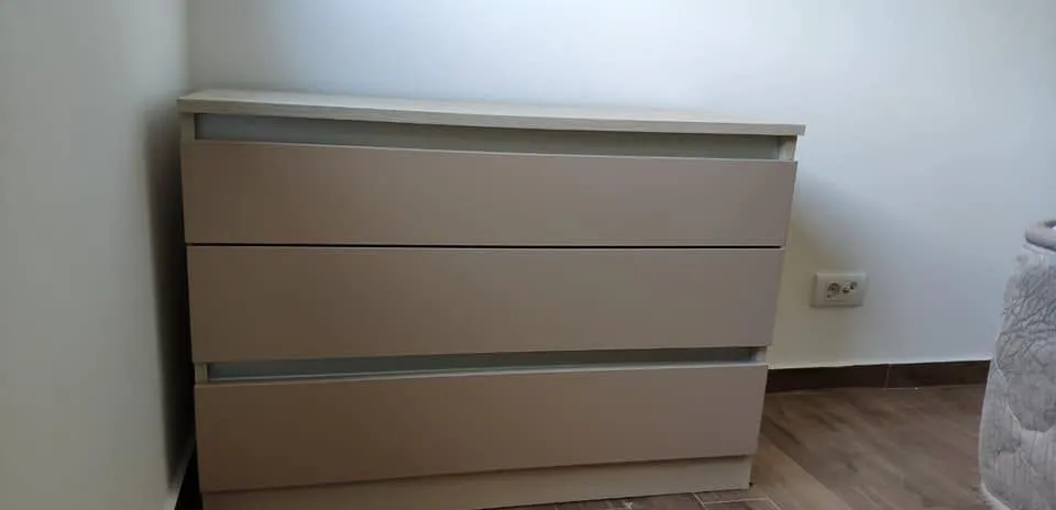 Komoda sa tri ladice u bež boji